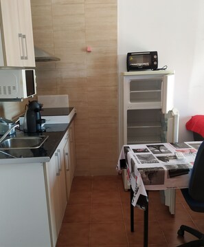 Refrigerador, microondas, horno y tostadora 