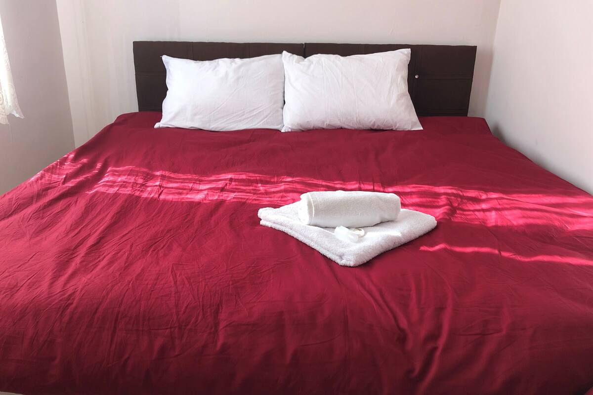 Standard Single Room | Desk, soundproofing, WiFi (free), bed sheets