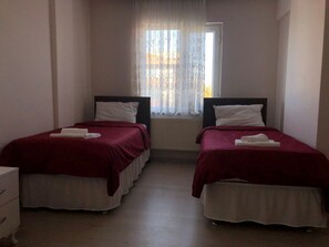 Bureau, chambres insonorisées, Wi-Fi gratuit, draps fournis