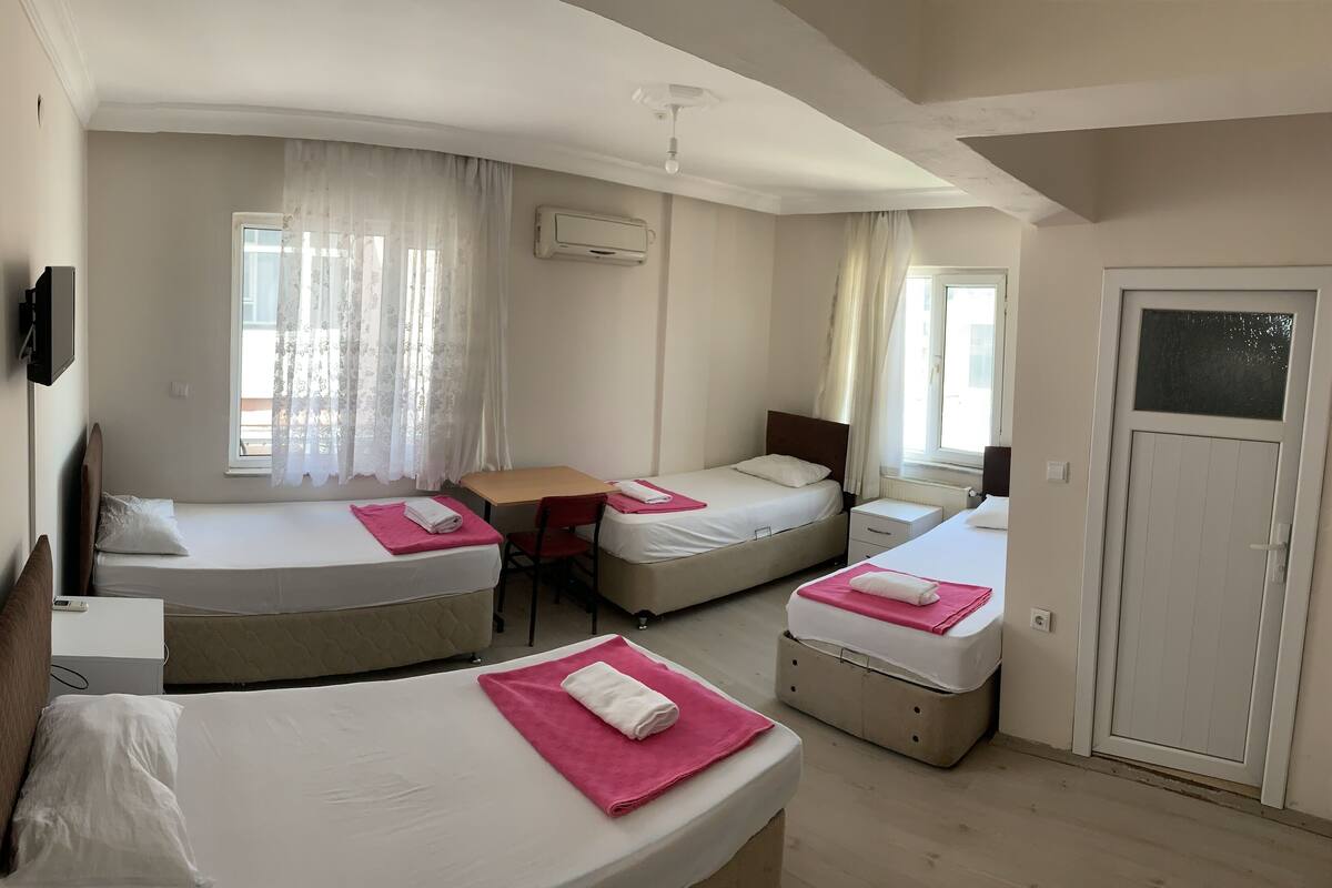 Family Quadruple Room | Desk, soundproofing, WiFi (free), bed sheets