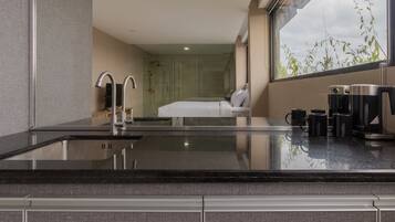 Elite Studio Suite | Private kitchenette | Shared fridge