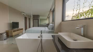 Elite Studio Suite | Desk, laptop workspace, free WiFi