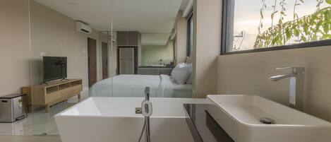 Bureau, espace de travail pour ordinateur portable, Wi-Fi gratuit