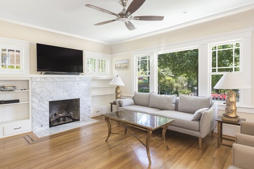 Centrally located Craftsman home