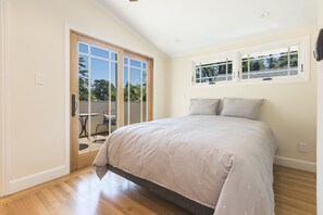 4 habitaciones, escritorio, tabla de planchar con plancha y wifi gratis 