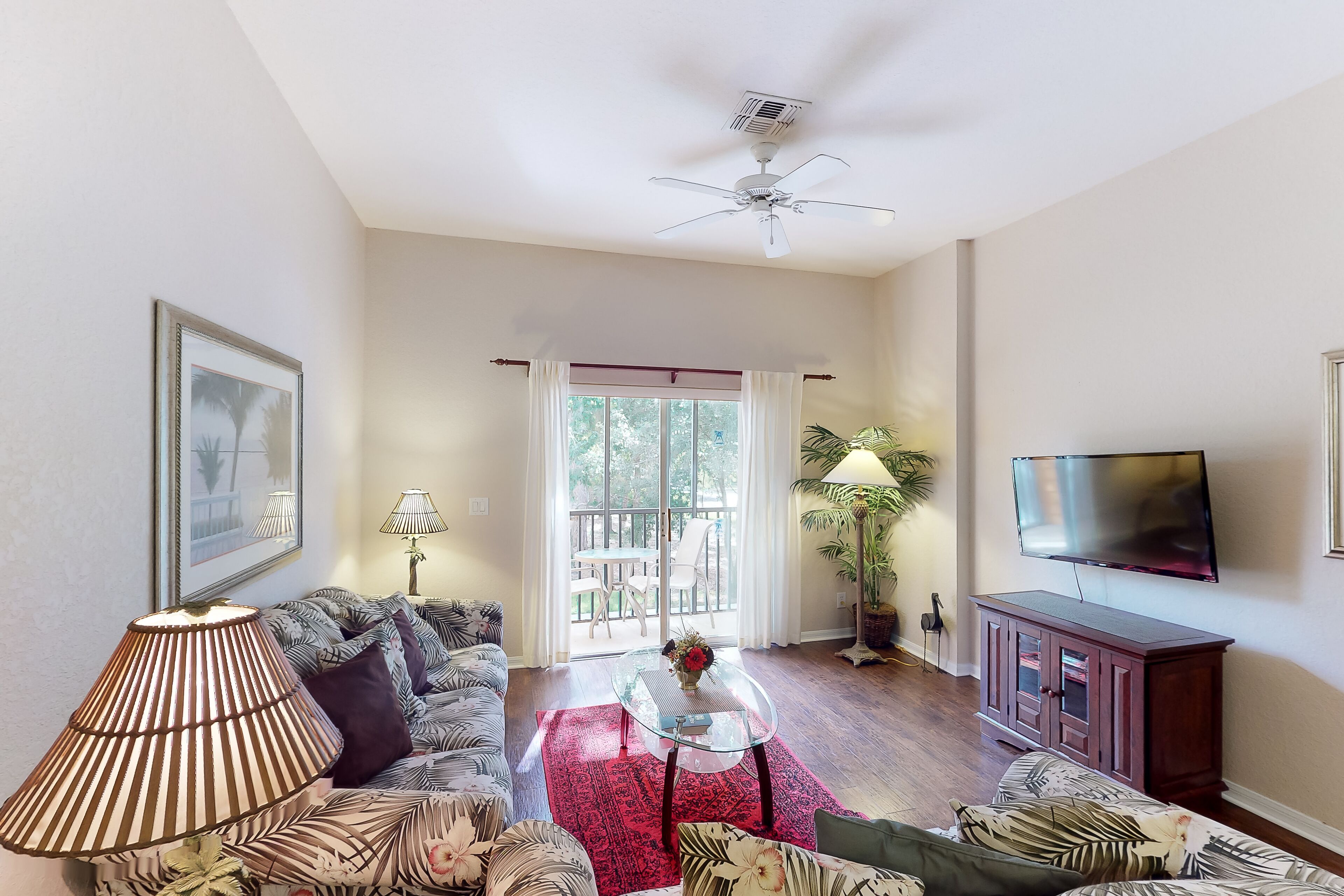 Gorgeous condo w/ a shared pool, hot tub, & sports courts