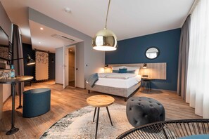 1 slaapkamer, een kluis op de kamer, een bureau, reisbedje