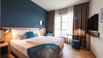 1 bedroom, in-room safe, desk, travel crib