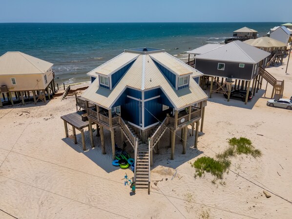 On the beach - Updated, large beach house right off the water! - Island Escape (Dauphin Island)