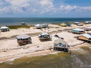 On the beach - Updated, large beach house right off the water! - Island Escape (Dauphin Island)