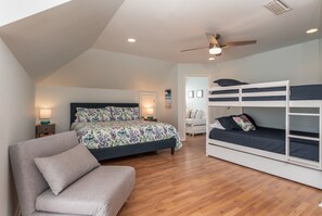 5 bedrooms, internet, bed sheets