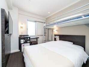 Desk, blackout curtains, iron/ironing board, free WiFi - Super Hotel JR Shin-Osaka Higashiguchi (Osaka)