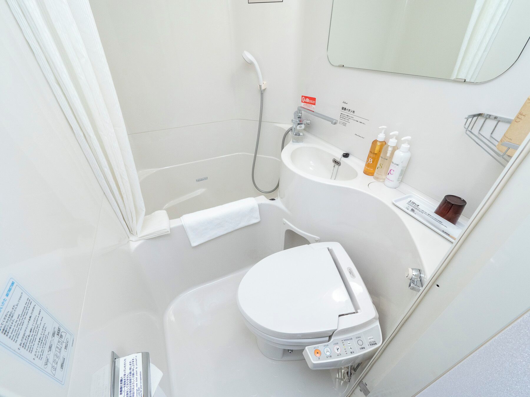 combined shower/bathtub, free toiletries, hair dryer, slippers