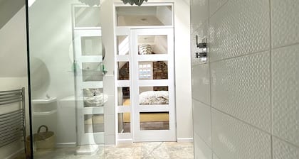 A Spacious, Modern & Contemporary Loft Space