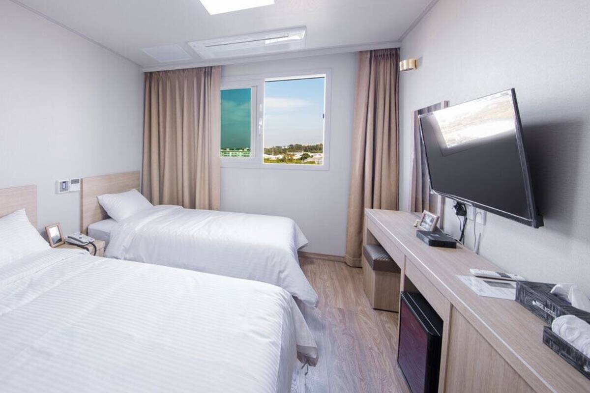 Twin Room | Hypo-allergenic bedding available, WiFi (free)