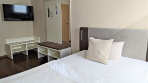 1 bedroom, desk, travel cot, WiFi