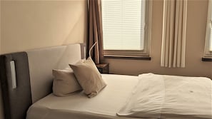 1 Schlafzimmer, Schreibtisch, Reisekinderbett, WLAN