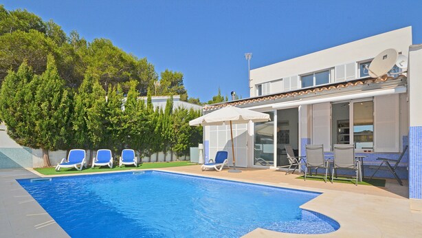 A swimming pool with lounge chairs, a covered patio, and a modern building with a satellite dish. - DJ's House - Modern and stylish villa by the sea in Mallorca (Son Serra de Marina)