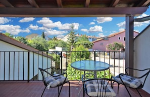 Outdoor dining - Apartment 533/1275 (Istria - Stinjan), 500m from the beach (Stinjan)