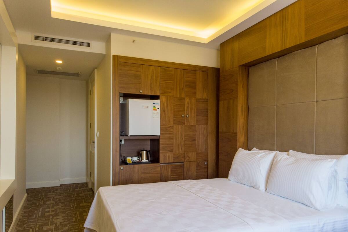 Premium bedding, down comforters, Select Comfort beds