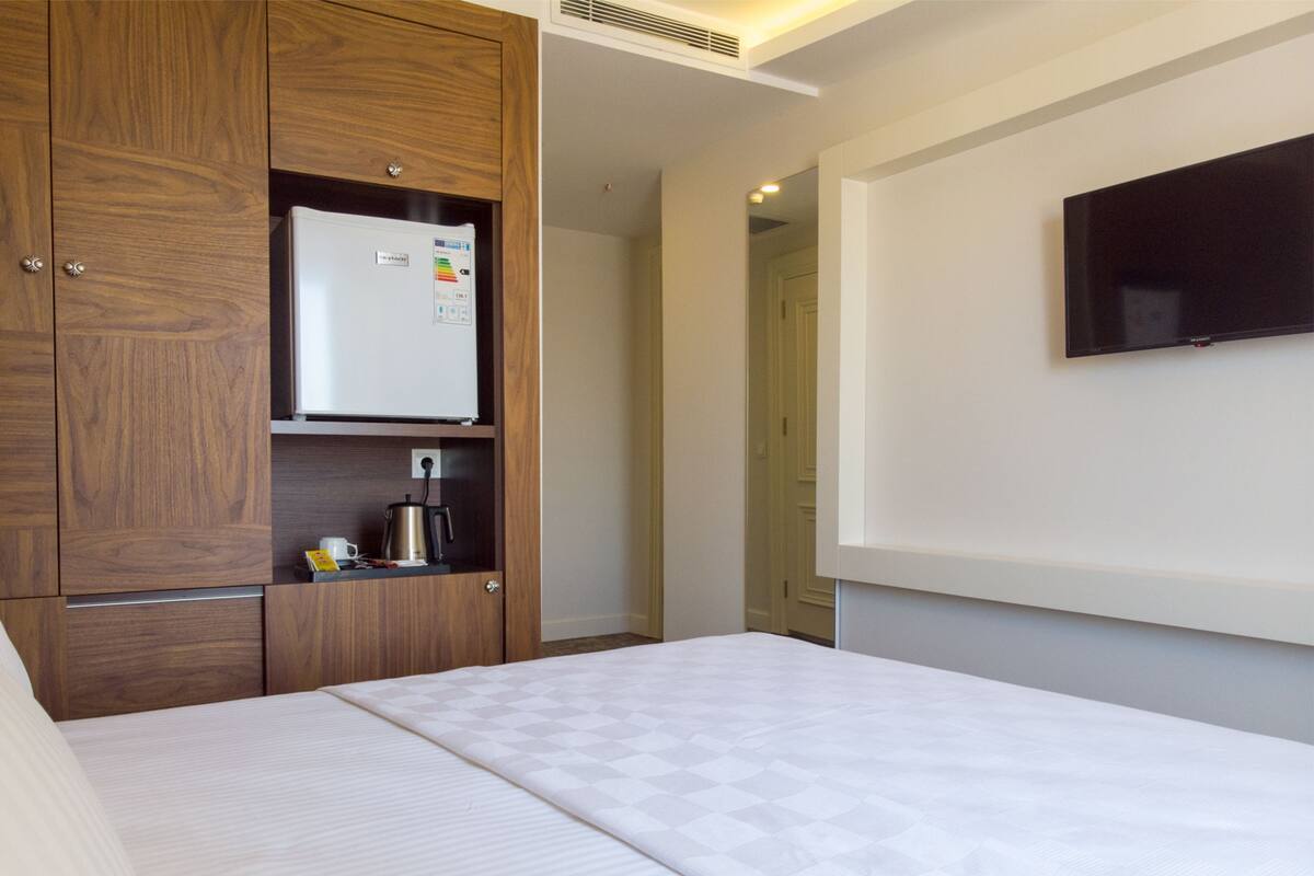 Premium bedding, down comforters, Select Comfort beds