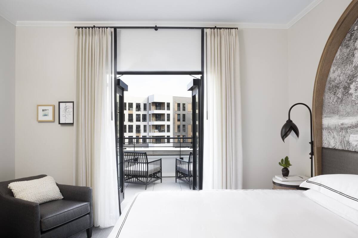 Rom – premium, 1 kingsize-seng, balkong (Neighborhood View) | Romfasilitet