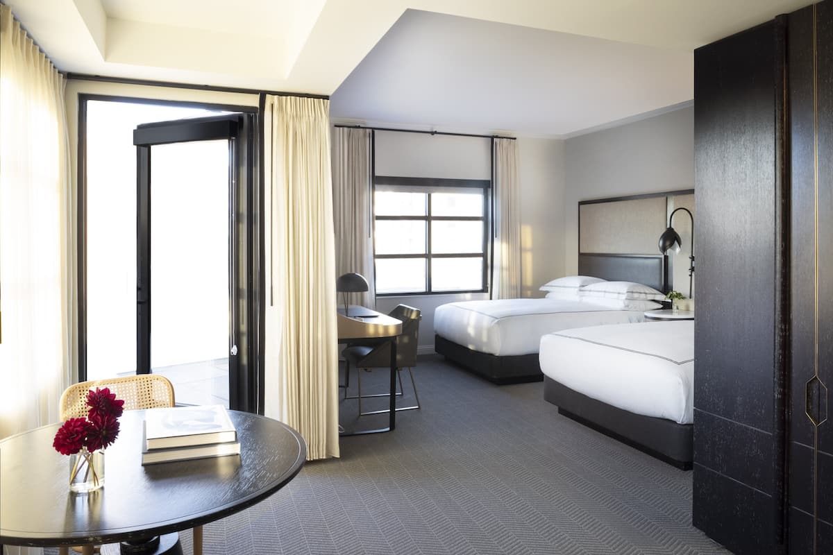 Premium kamer, 2 queensize bedden, balkon (Blackstone District View) | Kamervoorziening