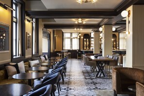 Cocktail bar - Kimpton Cottonwood by IHG (Omaha)