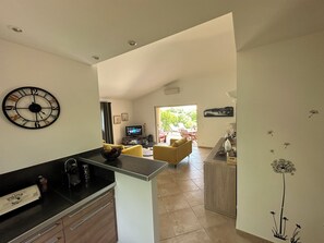 Interior - Villa Sainte Lucie de Porto Vecchio 2kms from the beach (Sainte Lucie de Porto vecchio)