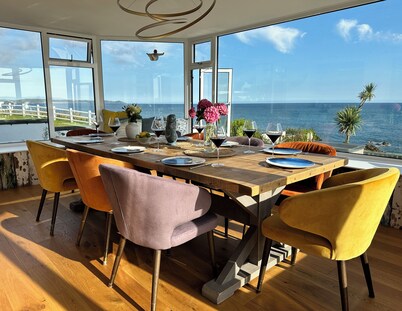 Luxury, Spacious, Beachfront (direct access) House with Breath-taking Sea Views