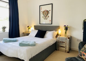 5 chambres, fer et planche à repasser, Wi-Fi, draps fournis