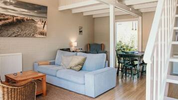 Fernseher, Kamin, Tischtennisplatte