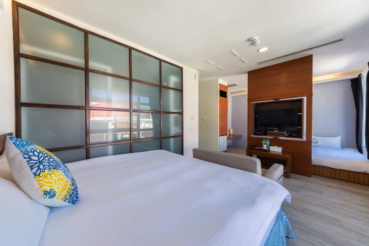 Quadrupla Classic | Minibar, una scrivania, tende oscuranti, Wi-Fi gratuito