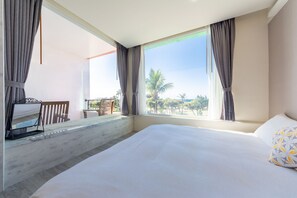 Quadruple Room with Ocean View | Minibar, desk, blackout drapes, free WiFi - Lanhiwan Inn (Hengchun)