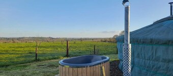 Beautiful Rural Yurt With Wood Fired hot tub