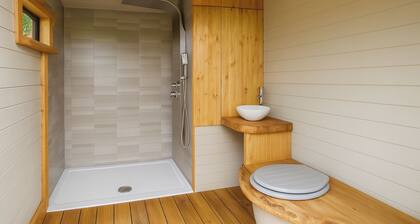 Beautiful Rural Yurt With Wood Fired hot tub