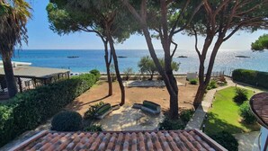 A coastal property with a patio, trees, and a view of the sea. - Fronte Mare - Facing the sea (Perd'e Sali)