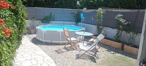 Outdoor pool - Pleasant 2-bedroom apartment with garden/pool, near Aix-en-Provence (Venelles)