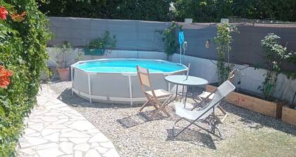 Pleasant 2-bedroom apartment with garden/pool, near Aix-en-Provence