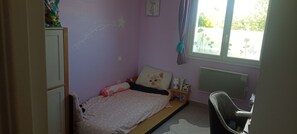 2 bedrooms, iron/ironing board, free WiFi, bed sheets - Pleasant 2-bedroom apartment with garden/pool, near Aix-en-Provence (Venelles)