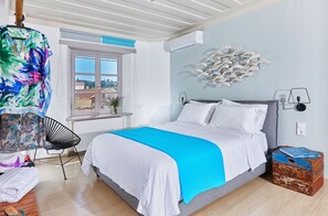 4 bedrooms, in-room safe, desk, iron/ironing board