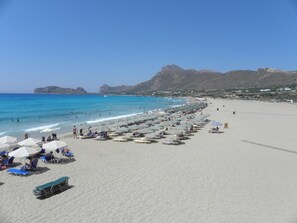 Liegestühle, Strandtücher