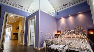 2 bedrooms, iron/ironing board, bed sheets