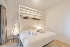 2 bedrooms, in-room safe, iron/ironing board, free WiFi