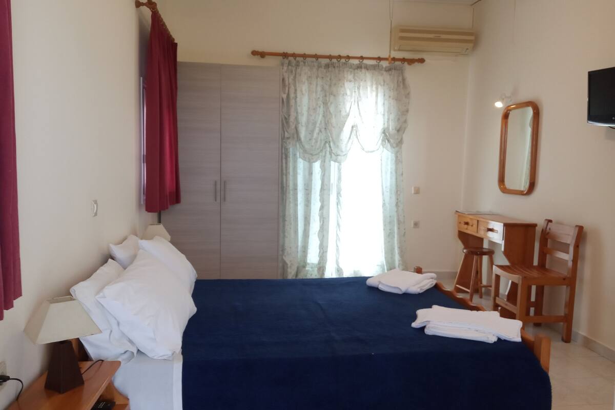 Standard Apartment | Laptop workspace, WiFi (free), bed sheets