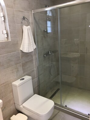 Standard Apartment | Bathroom | Shower, hair dryer, towels, soap
