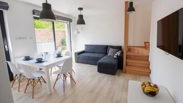Apartment | Wohnbereich | Flachbildfernseher