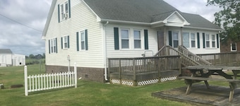 Beautiful pet friendly lodge in a quaint fishing village and sleeps 16