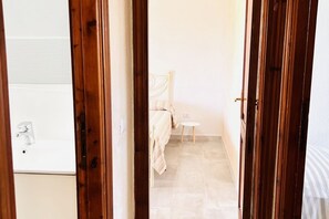 2 camere, ferro/asse da stiro