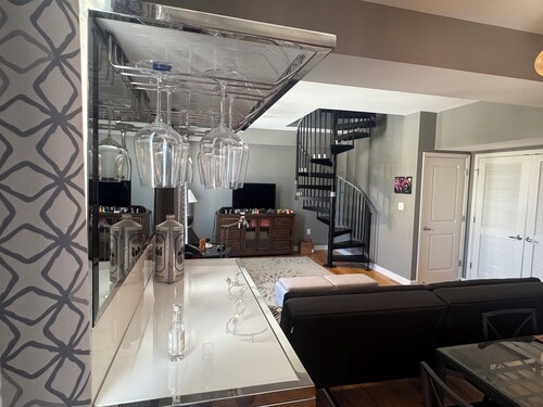 2 bedroom 2 full bath 2 story luxury penthouse in the heart of downtown!!